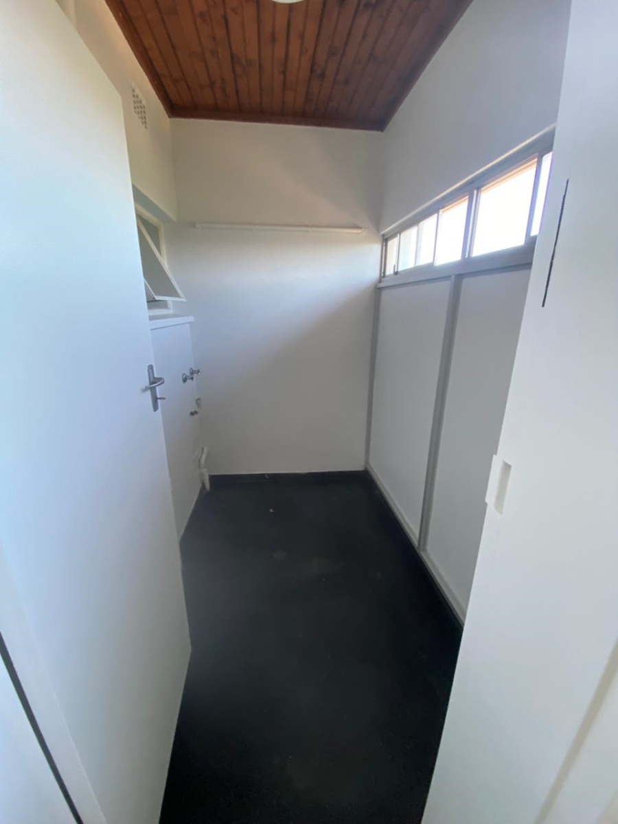 To Let 1 Bedroom Property for Rent in Oostersee Western Cape